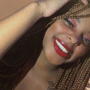 Meet your Posher, Carrie